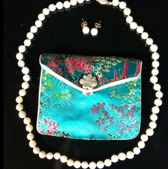 Vintage natural pearl necklace & earrings set - Picture 7 of 8